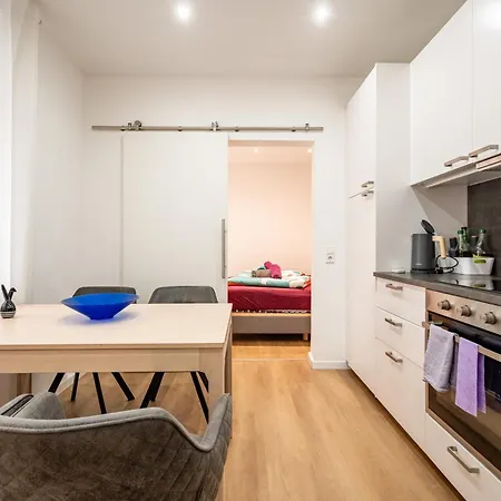 Am Boulevard Apartment *